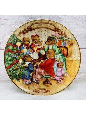 Avon Christmas Plate "Together for Christmas" 1989 Porcelain Trimmed in 22K Gold